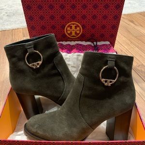 Tory Burch Sofia 85mm lug sole Bootie, dark boxwood, size 10